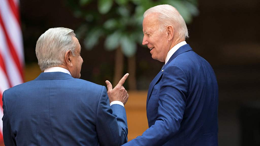 Mexico's President Andres Manuel Lopez Obrador (L) speaks with U.S. President Joe Biden (R) during the 10th North American Leaders' Summit on arrival at the National Palace in Mexico City, January 10, 2023. /CFP
