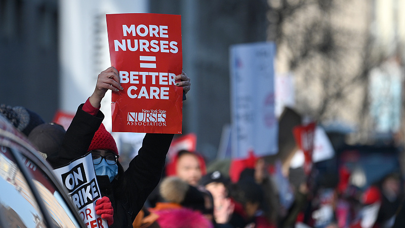 Nurses stage a strike in front of Mt. Sinai Hospital in the Manhattan after negotiations broke down, New York, U.S., January 9, 2023. /CFP
