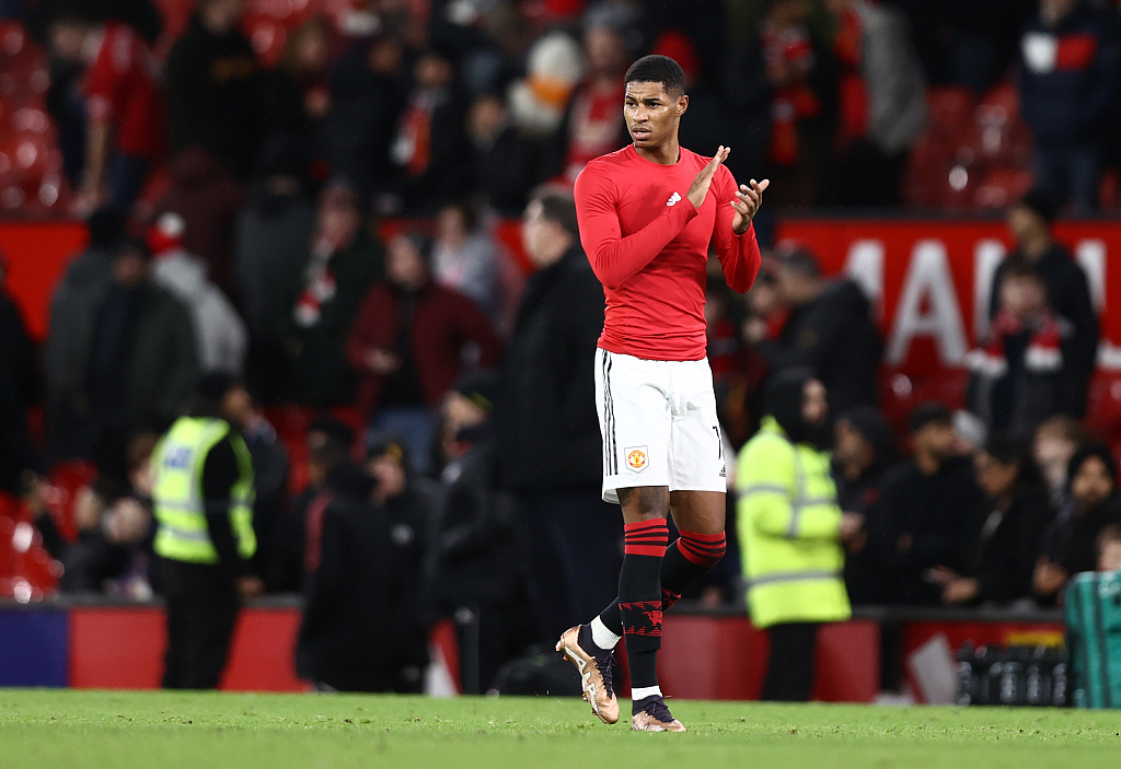 Marcus Rashford of Manchester United applauds the fans following their victory over Charlton at Old Trafford in Manchester, UK, January 10, 2023. /CFP