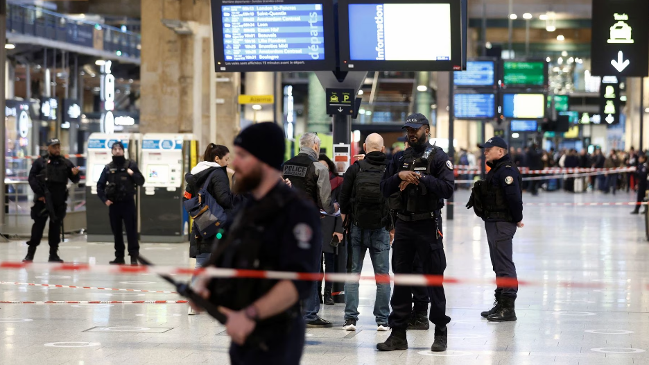 French police secure the area after a man with a knife wounded several people at the Gare du Nord train station in Paris, France, January 11, 2023. /Reuters
