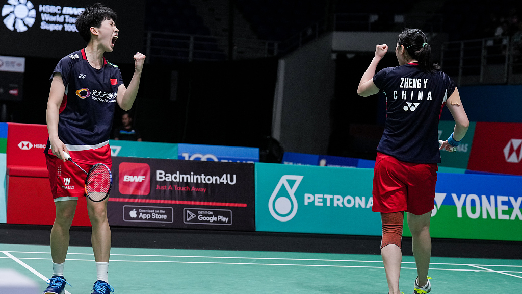 Zhang Shuxian(L) and Zheng Yu of China celebrate their victory in the women's doubles first round match at the Malaysia Open in Kuala Lumpur, Malaysia, January 11, 2023. /CFP