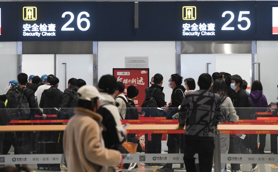 Passengers queue for security check at Haikou Meilan International Airport in Haikou, south China's Hainan Province, January 7, 2023. /Xinhua