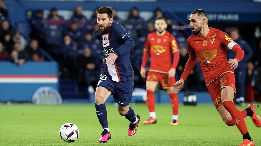 PSG star Lionel Messi (L) in action during their Ligue 1 clash with Angers at Parc des Princes stadium in Paris, France, January 11, 2023. /CFP