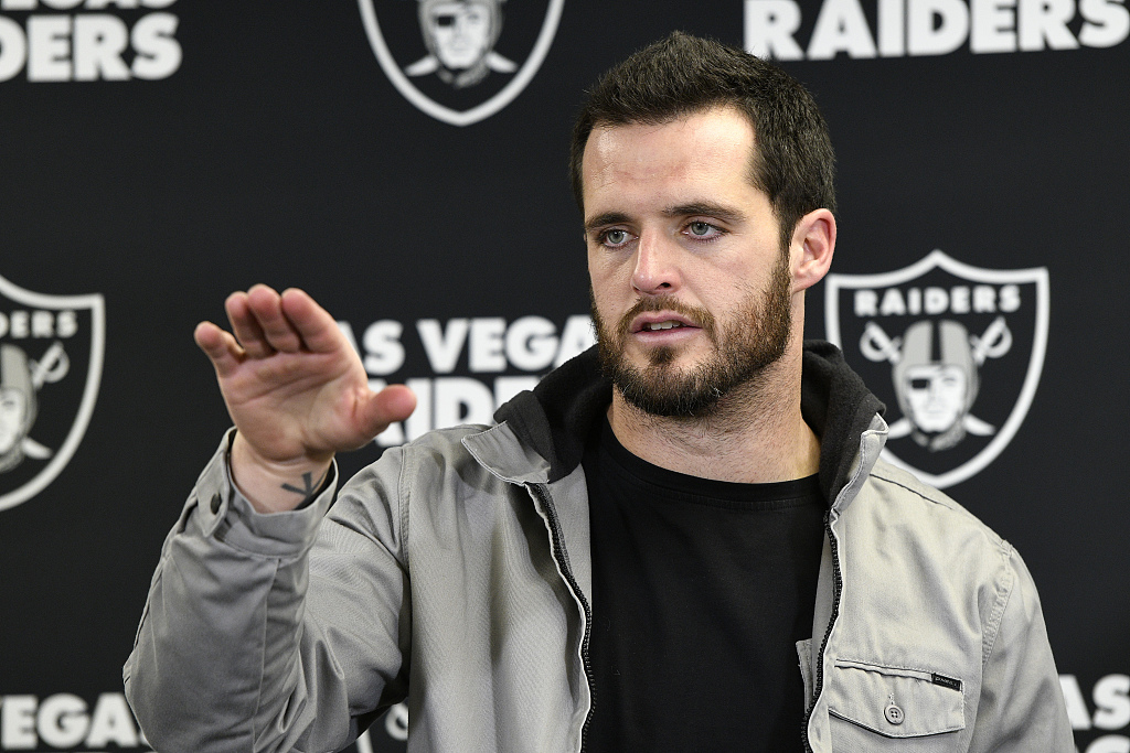 Quarterback Derek Carr of the Las Vegas Raiders talks to the press after the 13-10 loss to the Pittsburgh Steelers Acrisure Stadium in Pittsburgh, Pennsylvania, December 24, 2022. /CFP