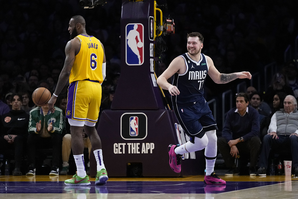 Luka Doncic (R) of the Dallas Mavericks reacts after making a shot in the game against the Los Angeles Lakers at Crypto.com Arena in Los Angeles, California, January 12, 2023. /CFP
