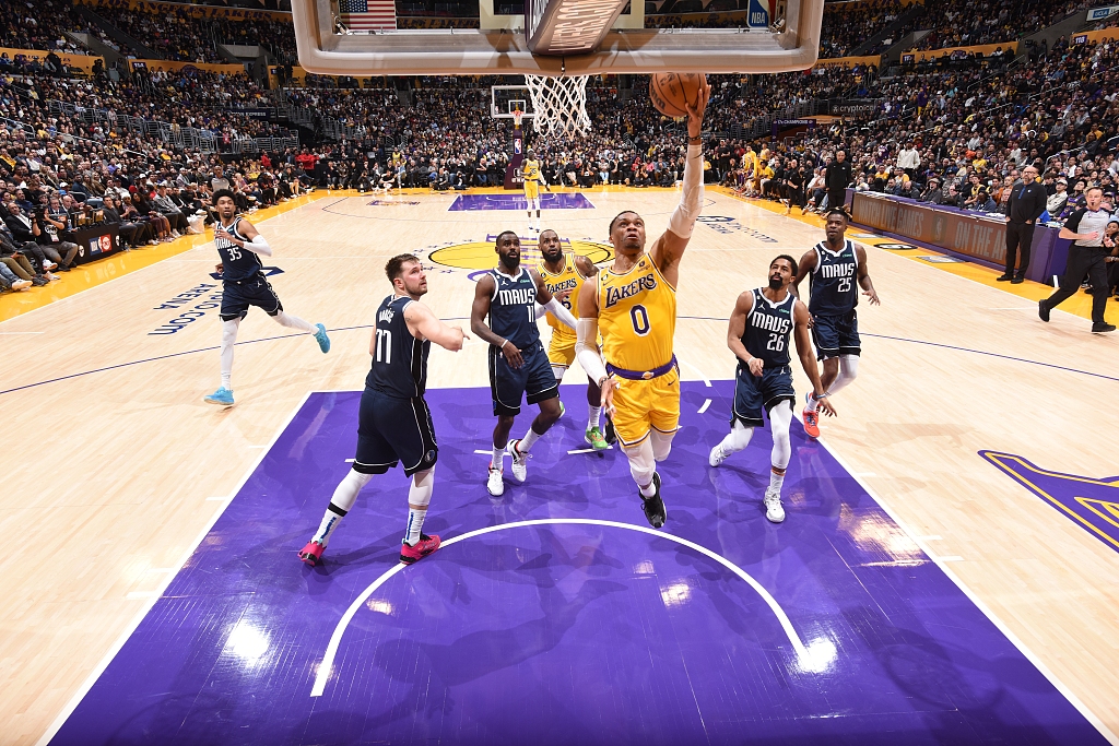 Russell Westbrook (#0) of the Los Angeles Lakers drives toward the rim in the game against the Dallas Mavericks at Crypto.com Arena in Los Angeles, California, January 12, 2023. /CFP