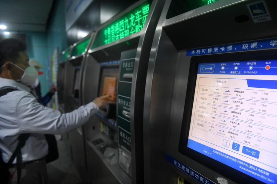 Passengers buy tickets at Guangzhoudong Station in Guangzhou, south China's Guangdong Province, January 12, 2023. /Xinhua