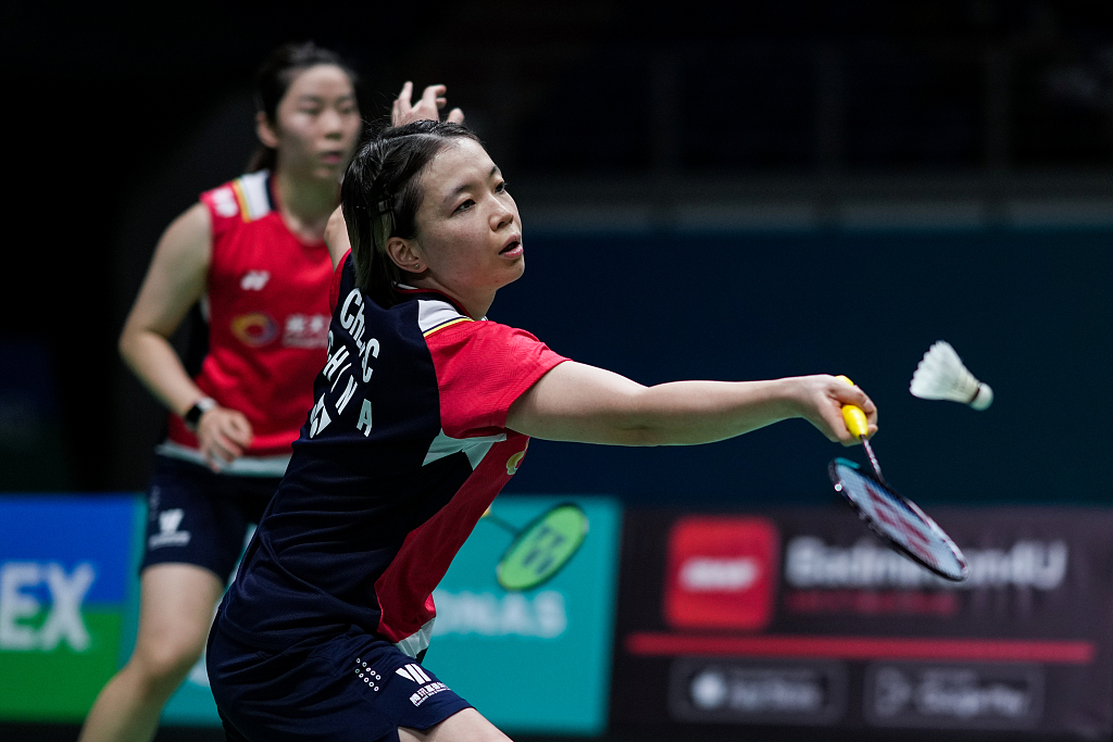 Chen Qingchen (R) and Jia Yifan of China compete in the women's doubles quarter-finals match against Gabriela Stoeva and Stefani Stoeva of Bulgaria at the Malaysia Open in Kuala Lumpur, January 13, 2023. /CFP