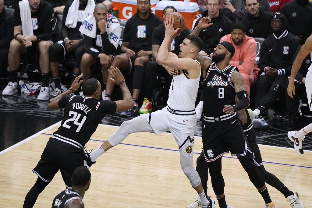 Michael Porter Jr. (#1) of the Denver Nuggets drives toward the rim in the game against the Los Angeles Clippers at Crypto.com Arena in Los Angeles, California, U.S., January 13, 2023. /CFP