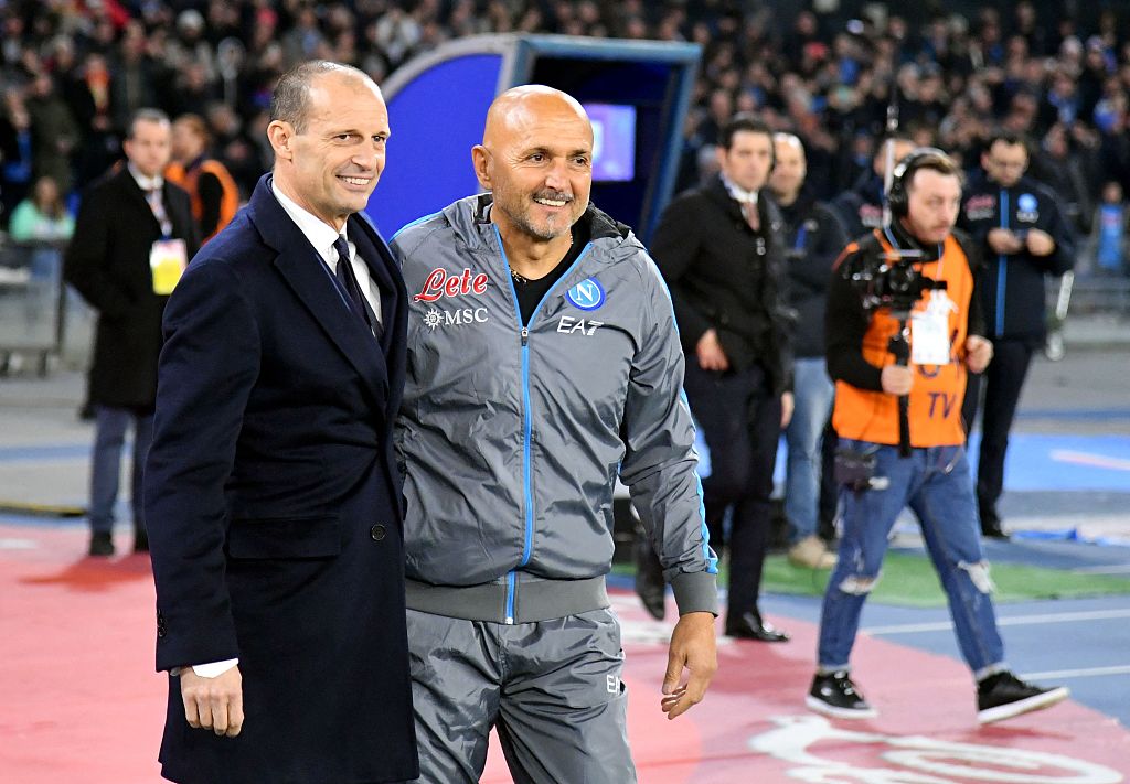 Juventus' coach Massimiliano Allegri (L) and Napoli's coach Luciano Spalletti pose for a photograph before their Serie A match at the Diego Maradona stadium in Naples, Italy, January 13, 2023. /CFP