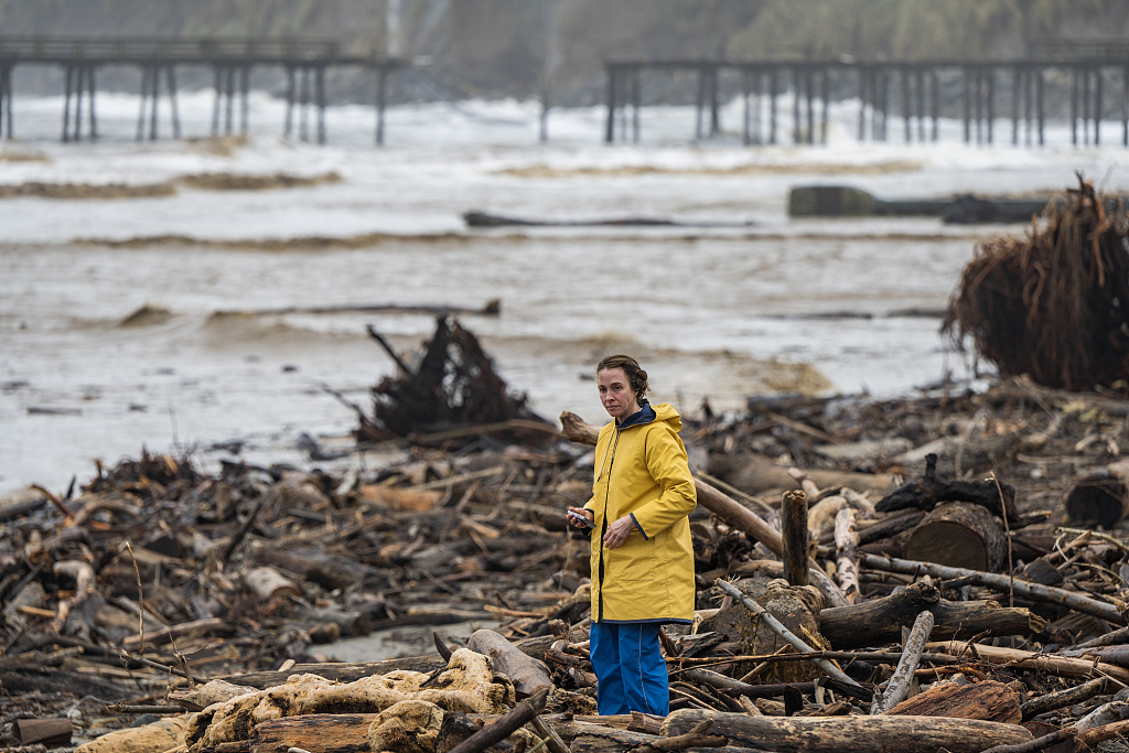 A pedestrian walks among driftwood storm debris on Capitola Beach in Capitola, California, U.S., January 14, 2023. /CFP