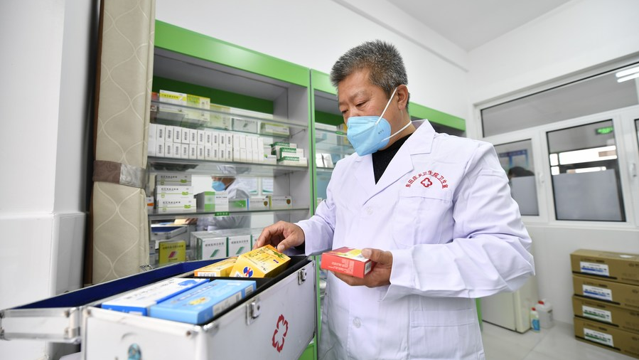 Doctor Sun Qingliang prepares medicines for home visits at a village clinic in Wangdadiao Village, Fengnan District of Tangshan City, north China's Hebei Province, January 11, 2023. /Xinhua