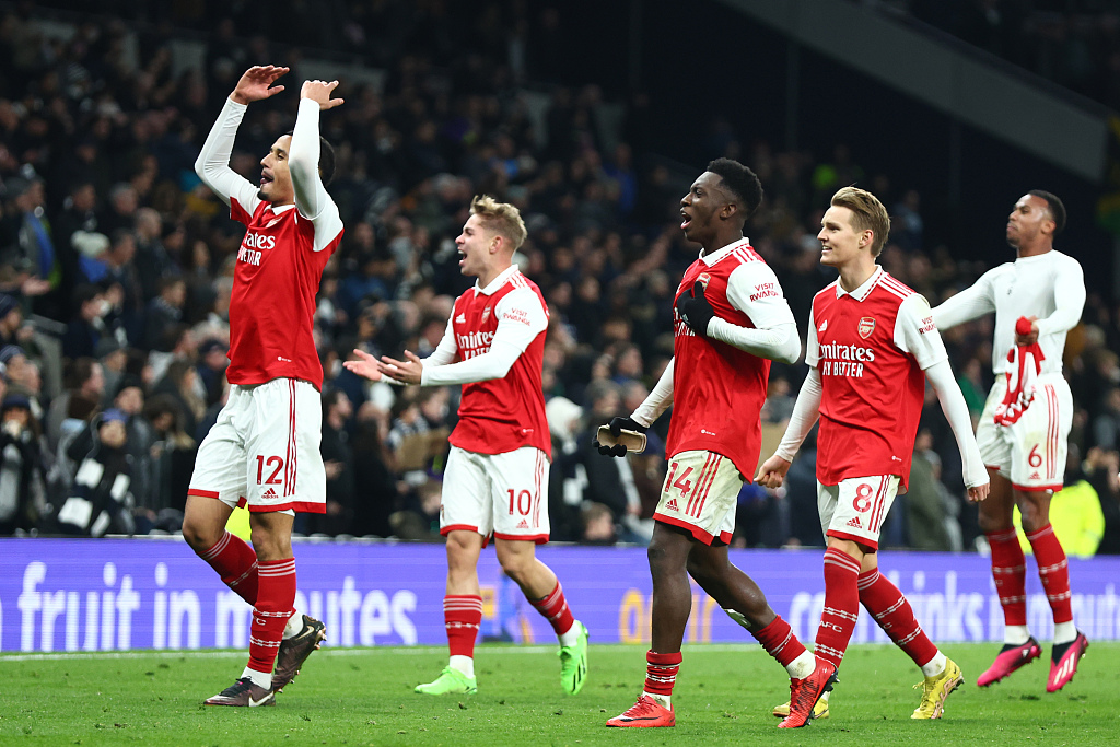 Arsenal players celebrate after beating Tottenham Hotspur in a Premier League match in London, UK, January 15, 2023. /CFP