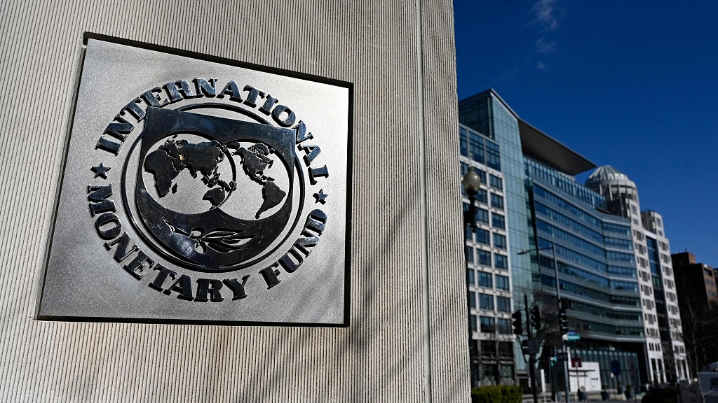 The seal for the International Monetary Fund (IMF) in Washington, DC, January 26, 2022./CFP
