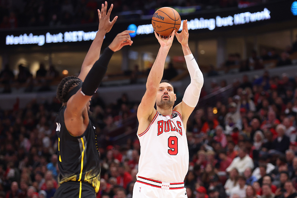 Nikola Jokic (#9) of the Chicago Bulls shoots in the game against the Golden State Warriors at United Center in Chicago, Illinois, January 15, 2023. /CFP