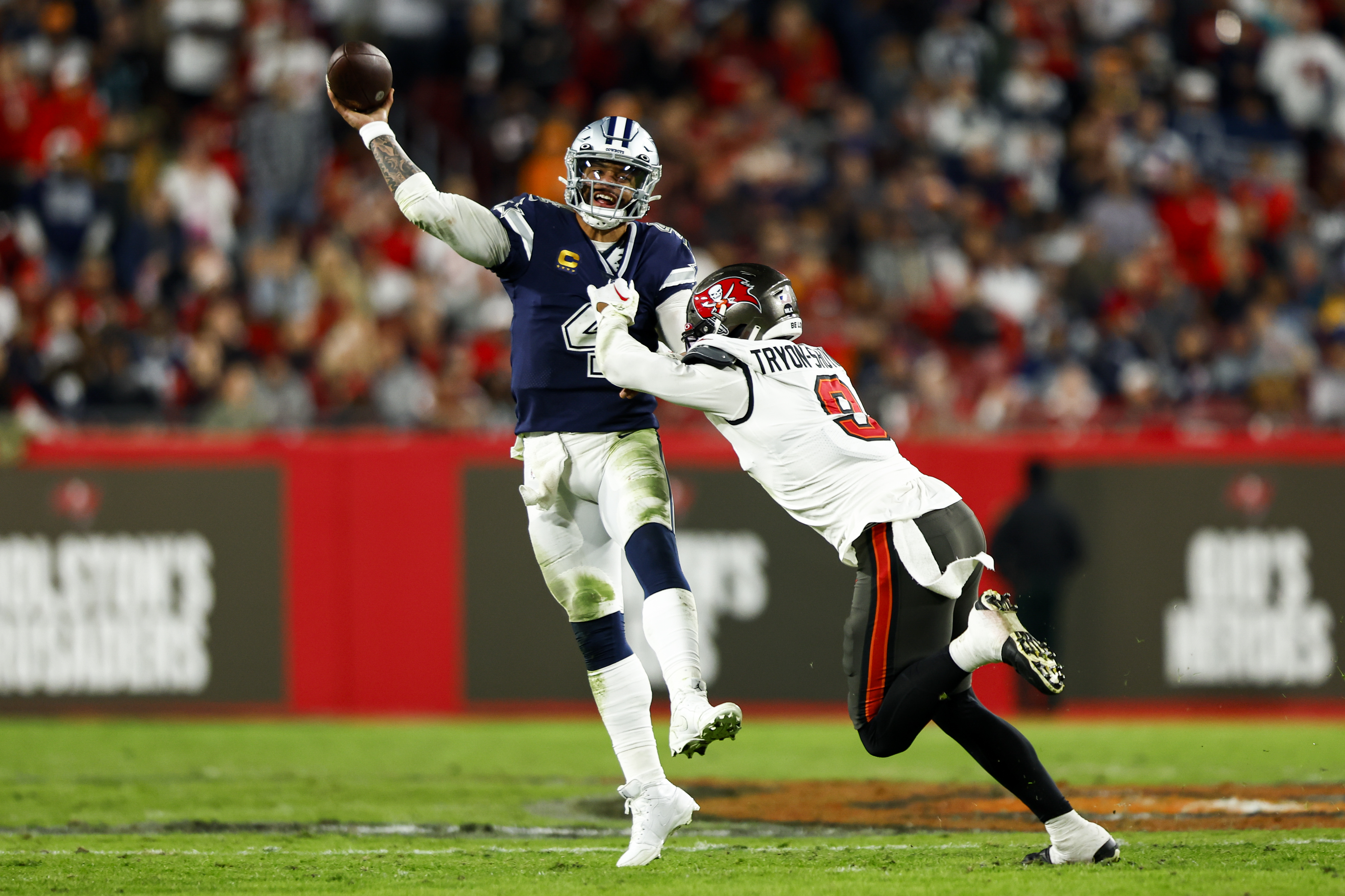 Quarterback Dak Prescott (L) of the Dallas Cowboys passes in the NFL National Football Conference Wild Card Game against the Tampa Bay Buccaneers at Raymond James Stadium in Tampa, Florida, January 16, 2023. /CFP