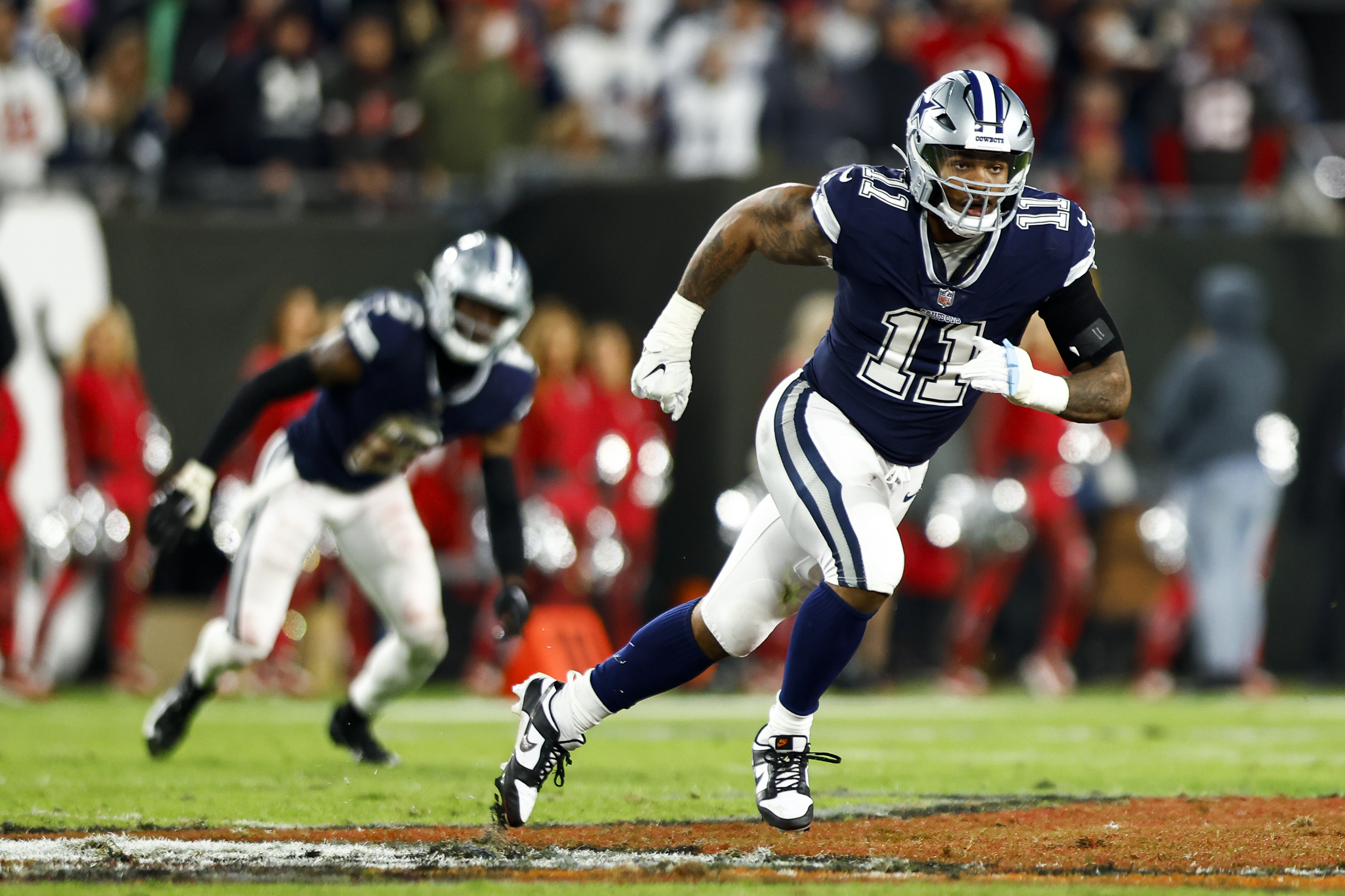 Outside linebacker Micah Parsons (#11) of the Dallas Cowboys runs in the NFL National Football Conference Wild Card Game against the Tampa Bay Buccaneers at Raymond James Stadium in Tampa, Florida, January 16, 2023. /CFP