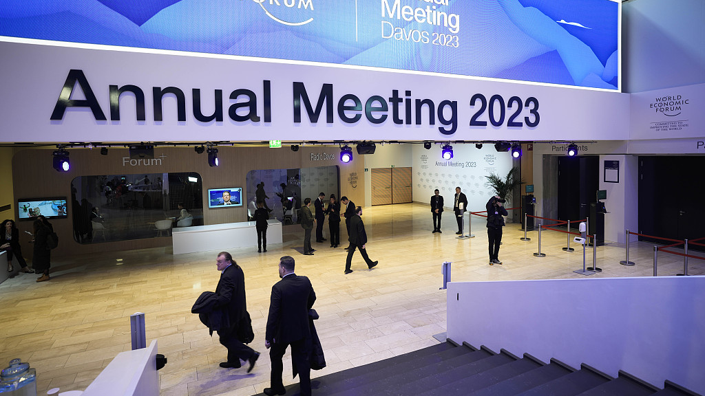 People gather in the Davos Congress Center prior to the start of the World Economic Forum Annual Meeting 2023 in Davos, Switzerland, January 16, 2023. /CFP