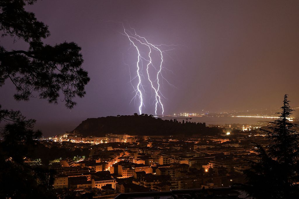 Lightning strikes over the French Riviera city of Nice, France, September 30, 2022. /CFP