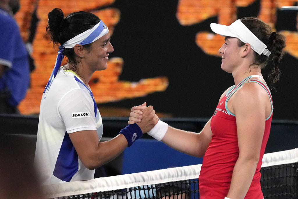 Ons Jabeur of Tunisia (L) is congratulated by Tamara Zidansek of Slovenia following their first round match at the Australian Open in Melbourne, January 17, 2023. /CFP
