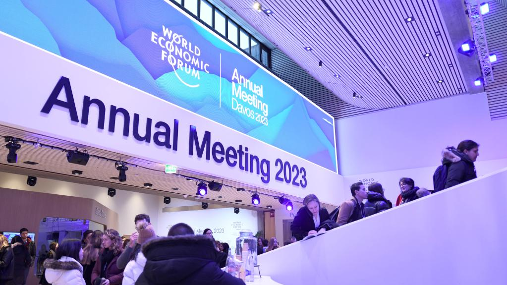 People communicate with each other at the Congress Center for the World Economic Forum Annual Meeting 2023 in Davos, Switzerland, January 15, 2023. /Xinhua