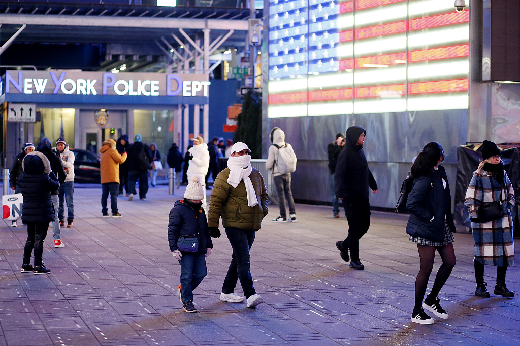 People walk through Times Square in New York City, United States, December 23, 2022. /CFP