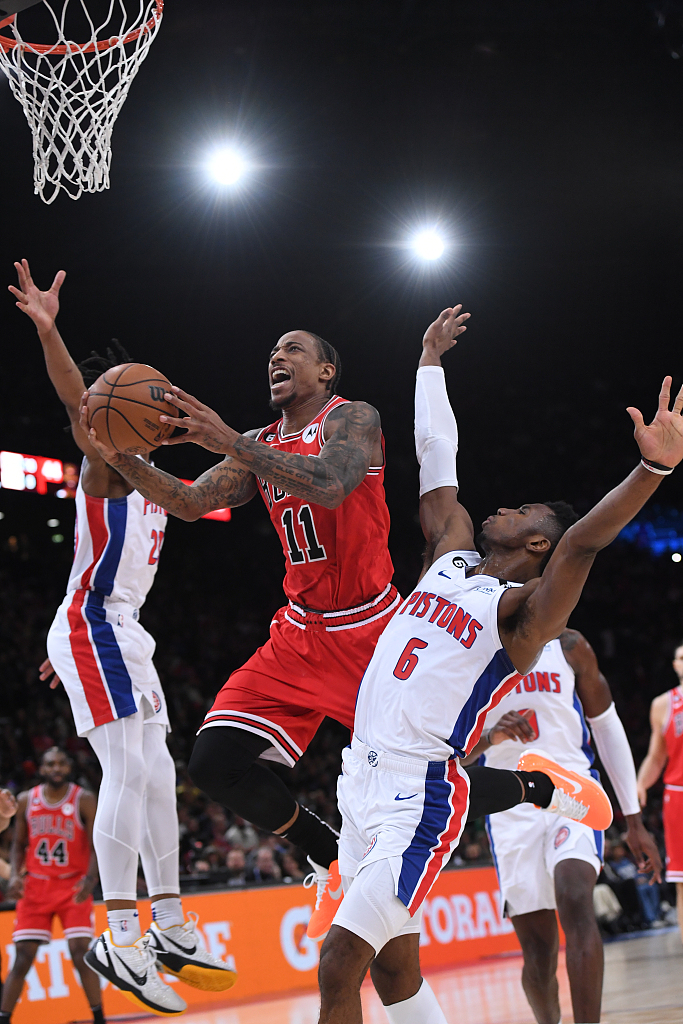 DeMar DeRozan (#11) of the Chicago Bulls drives toward the rim in the game against the Detroit Pistons at Accor Arena in Paris, France, January 19, 2023. /CFP