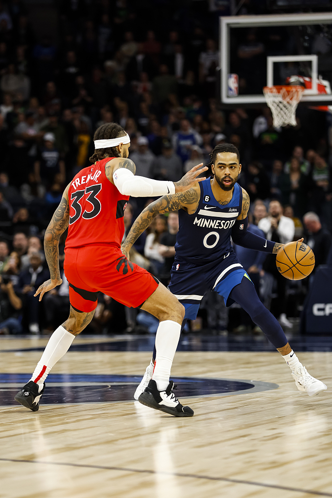 D'Angelo Russell (#0) of the Minnesota Timberwolves dribbles in the game against the Toronto Raptors at Target Center in Minneapolis, Minnesota, January 19, 2023. /CFP