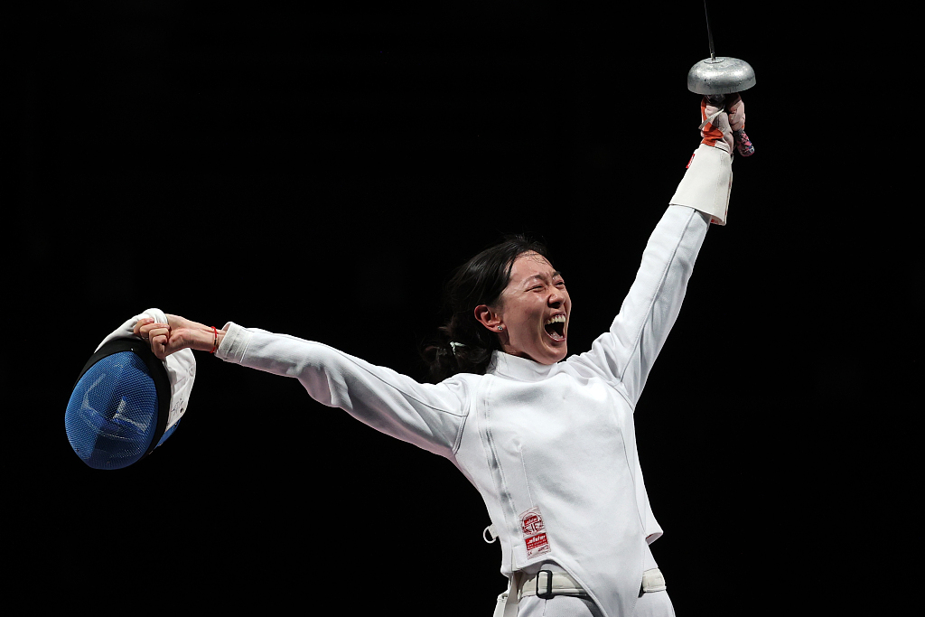 Sun Yiwen of China celebrates her victory over Ana Maria Popescu of Romania in the individual women's epee final in the Tokyo Olympics at Makuhari Messe Hall in Chiba, Japan, July 24, 2021. /CFP 