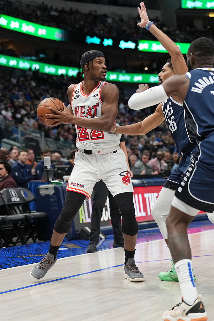 Jimmy Butler (#22) of the Miami Heat is double-teamed by the defenders of the Dallas Mavericks in the game at American Airlines Center in Dallas, Texas, January 20, 2023. /CFP