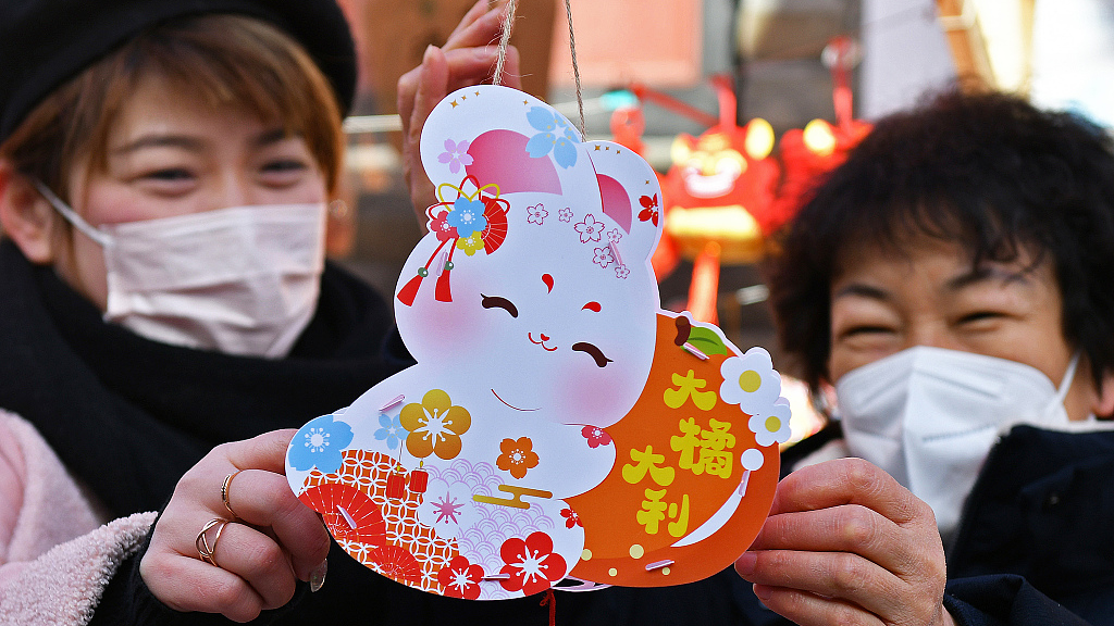 People buy Spring Festival goods for the Year of the Rabbit at a district in Yantai City, east China's Shandong Province, January 20, 2023. /CFP
