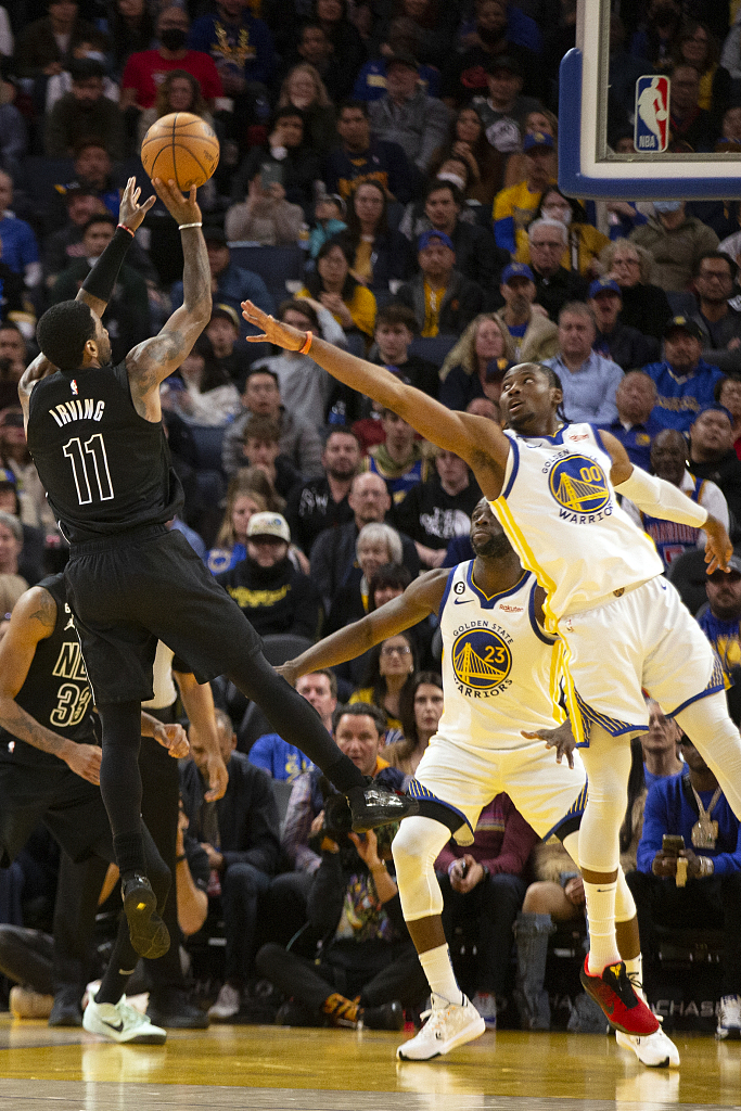 Kyrie Irving (#11) of the Brooklyn Nets shoots in the game against the Golden State Warriors at Chase Center in San Francisco, California, January 22, 2023. /CFP