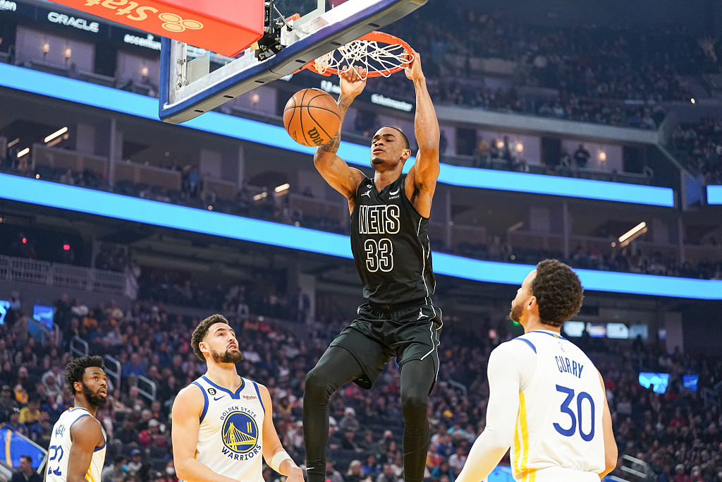 Nic Claxton (#33) of the Brooklyn Nets dunks in the game against the Golden State Warriors at Chase Center in San Francisco, California, January 22, 2023. /CFP