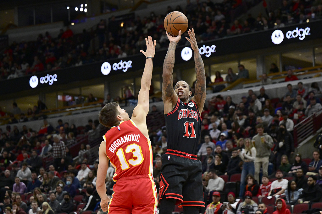 DeMar DeRozan (#11) of the Chicago Bulls shoots in the game against the Atlanta Hawks 111-100 at the United Center in Chicago, Illinois, January 23, 2023. /CFP