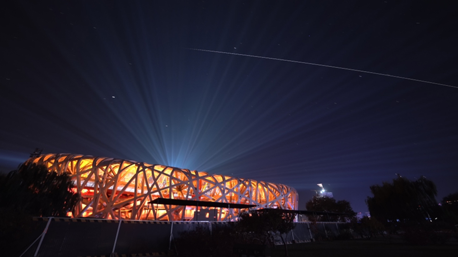 China's space station flies across the sky above National Stadium in Beijing, October 27, 2021. /Zhao Wei
