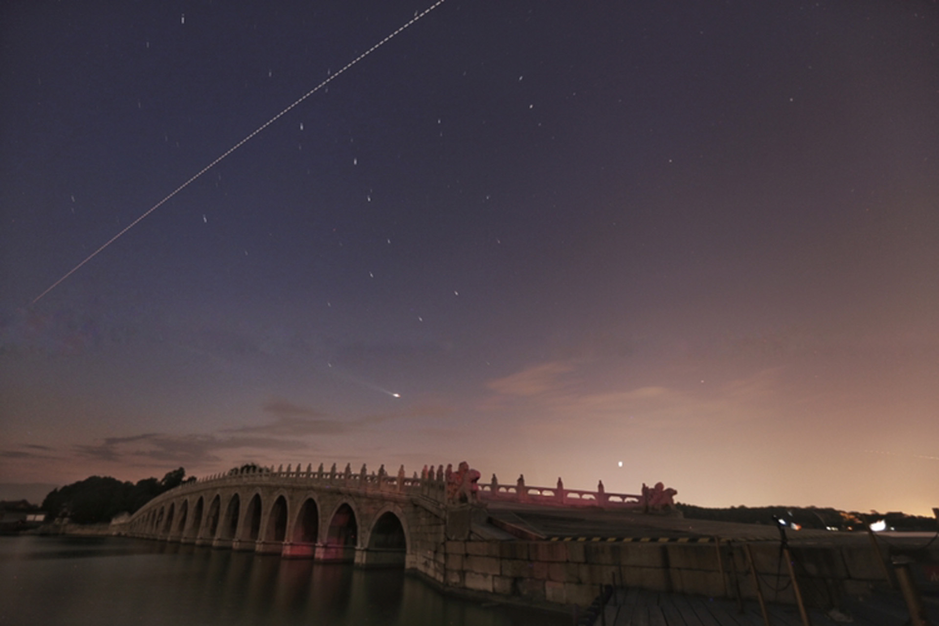 China's space station flies across the sky above the Seventeen-Arch Bridge at the Summer Palace in Beijing, September 1, 2021. /Deng Zhong