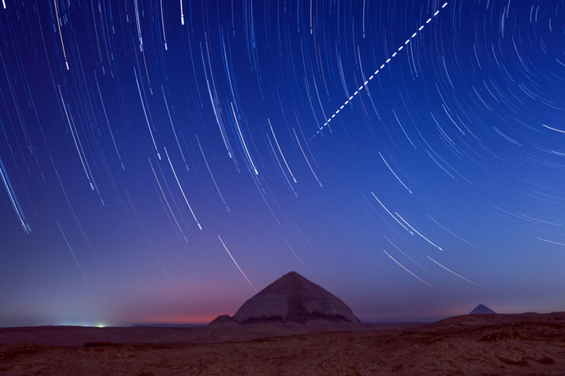 China's space station flies across the sky above the pyramids of Egypt, November 26, 2021. /Sui Xiankai
