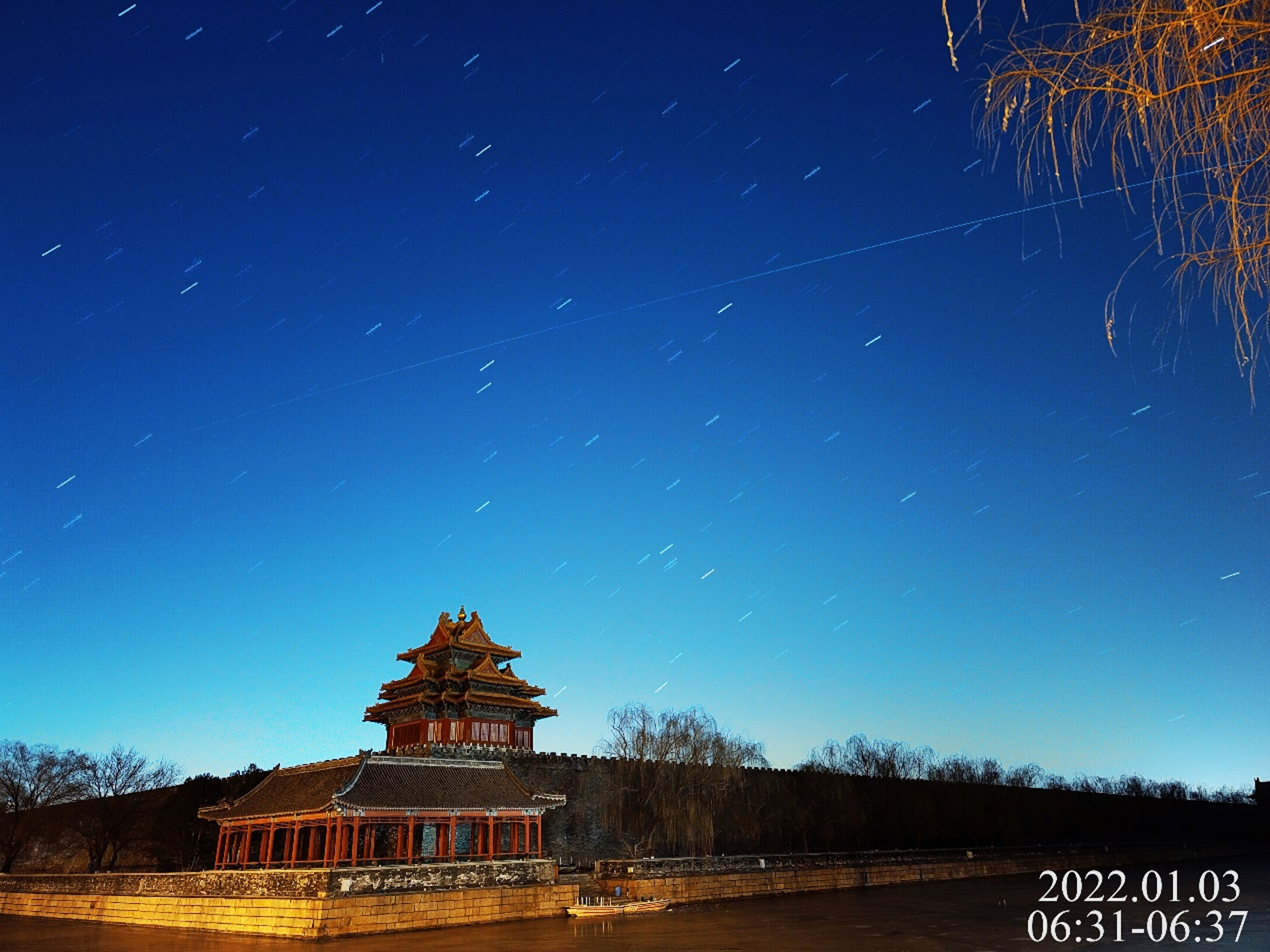 China's space station flies across the sky above the Forbidden City in Beijing, January 3, 2022. /Li Yonggang