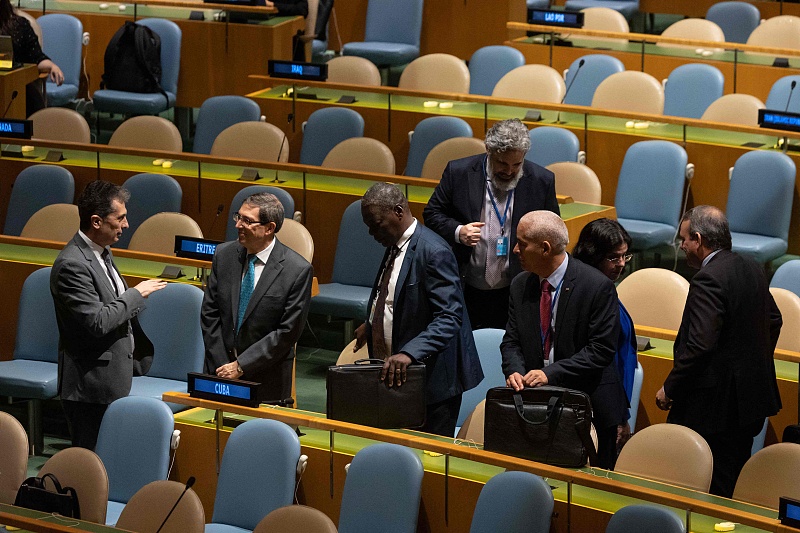 Members of the Cuban delegation arrive at a United Nations General Assembly meeting regarding the commercial and financial embargo imposed by the United States against Cuba, at the United Nations headquarters in New York City, U.S., November 2, 2022. /CFP