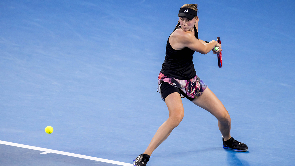 Elena Rybakina in action during the Australian Open women's singles semifinal against Victoria Azarenka in Melbourne, Australia, January 26, 2023. /CFP