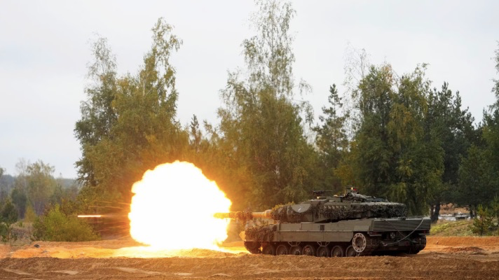 A Spanish army tank Leopard 2 from the NATO enhanced Forward Presence battle group fires during the final phase of the Silver Arrow 2022 military drill on Adazi military training grounds, Latvia, September 29, 2022. /Reuters