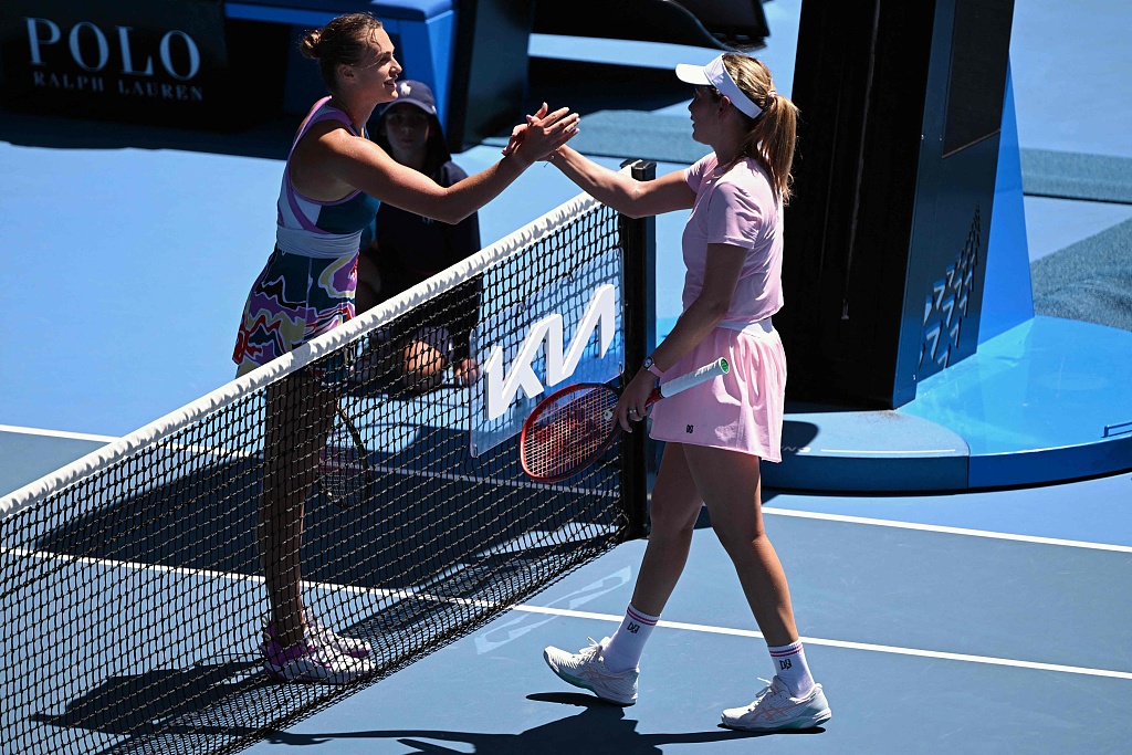 Aryna Sabalenka (L) shakes hands with Donna Vekic after Sabalenka's victory in their women's singles quarterfinal match on day 10 of the Australian Open tennis tournament in Melbourne, Australia, January 25, 2023. /CFP