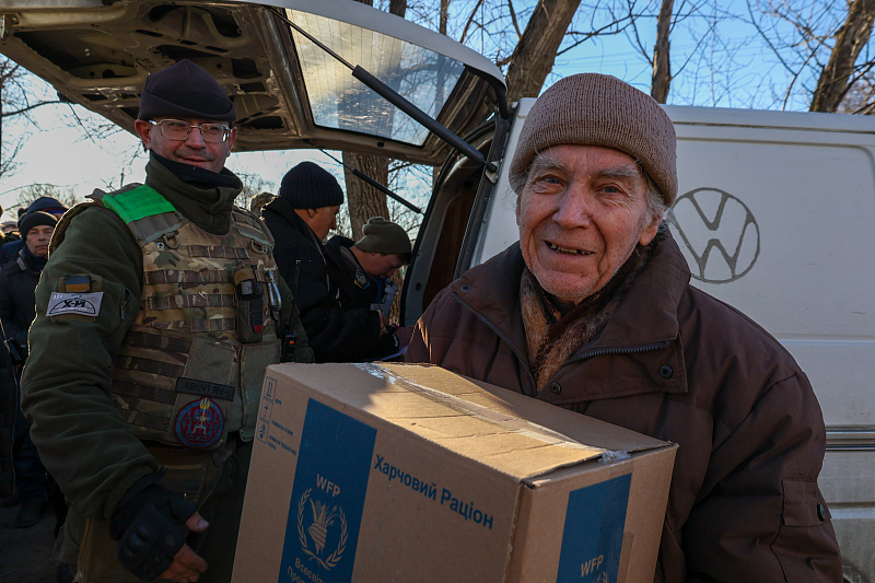 Volunteers deliver food aid to a village in the Kharkiv region, Ukraine, January 25, 2023. /CFP