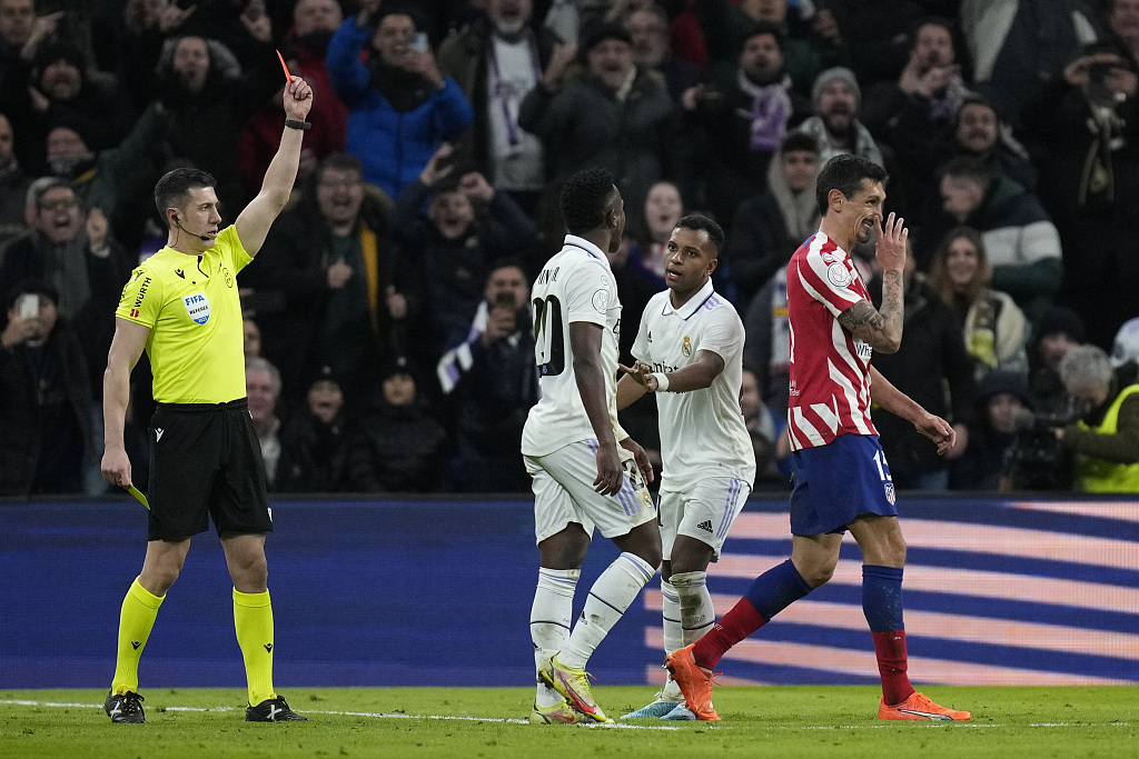 Atletico Madrid's Stefan Savic (R) is shown a red card by referee Cesar Soto Grado during their Copa del Rey clash with Real Madrid in Madrid, Spain, January 26, 2023. /CFP