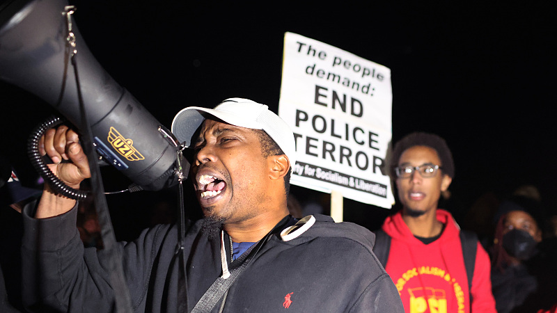 示威者抗议 2023 年 1 月 27 日在美国田纳西州孟菲斯的 Tire Nichols 之死。/CFP