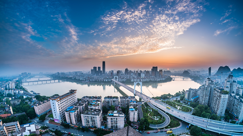 Live: Enjoy the picturesque view along Liuzhou's riverside in Guangxi - Ep. 2
