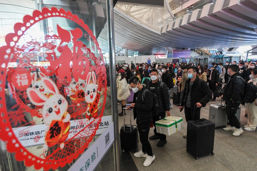 Passengers line up to board trains at Shenzhen North railway station in Shenzhen, south China's Guangdong Province, January 18, 2023. /Xinhua/