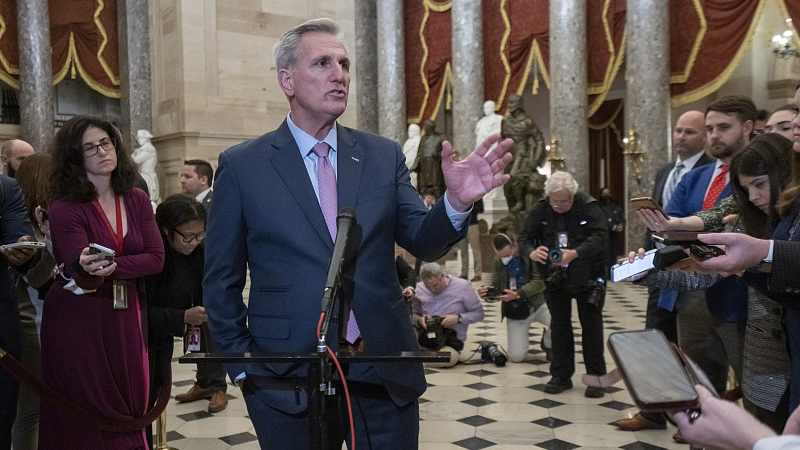 U.S. Speaker of the House Kevin McCarthy (C) speaks to reporters in Statuary Hall after being elected Speaker in the House at the U.S. Capitol in Washington D.C., U.S., January 7, 2023. /CFP