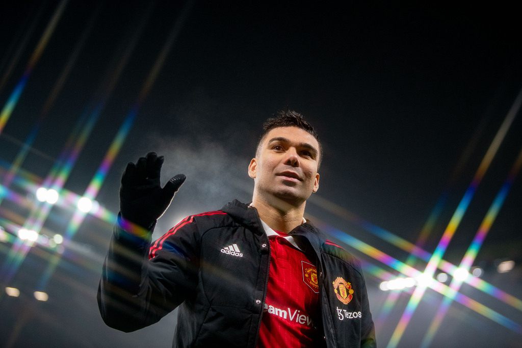 Casemiro of Manchester United acknowledges the home fans after their FA Cup win over Reading at Old Trafford in Manchester, England, January 28, 2023. /CFP