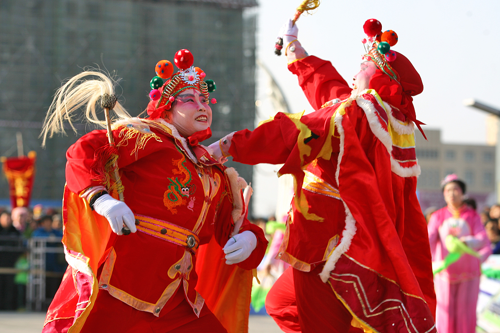 People perform Haiyang Yangge dance in Haiyang, Shandong Province. /CFP